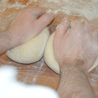 Verarbeitung der Teiglinge bei Grafe Beck - Bäckerei Graf