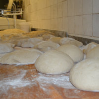 Verarbeitung der Teiglinge bei Grafe Beck - Bäckerei Graf